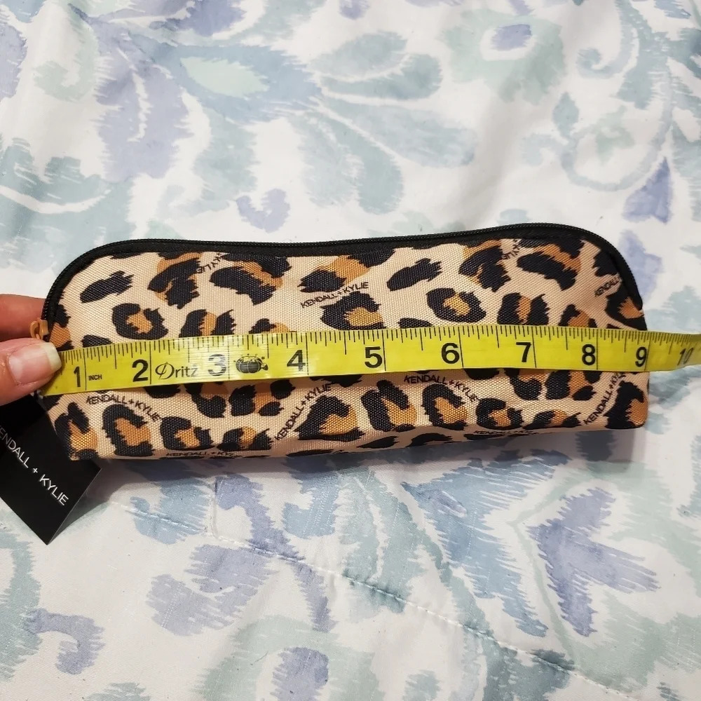 Kendall + Kylie Cheetah Animal Makeup Accessory Cosmetic Bag Pouch with Zipper - Picture 4 of 6